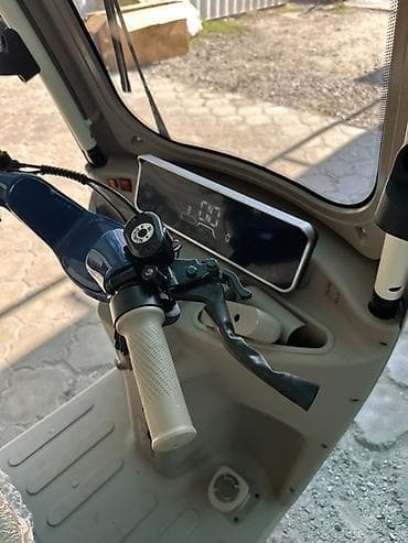 Скутерлер: Электрический трёхколёсный рикша-скутер с крышей и лобовым стеклом - — 3