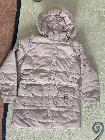 Куртки женские, осталось две куртки: бежевая и светло-розовая (размер