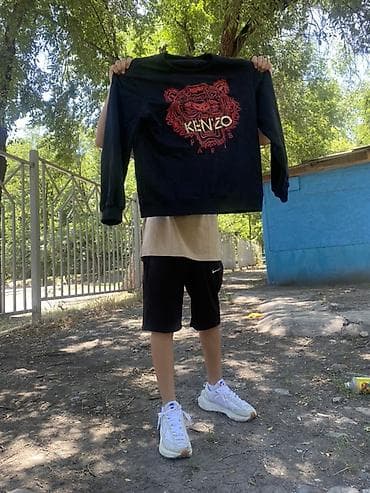 Личные вещи: Свитшот Kenzo Paris с фирменной вышивкой тигра на груди. - Цвет — 1