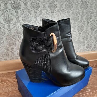 сапоги из натурального меха и кожи: 35р 350с
Состояние отличное — 2