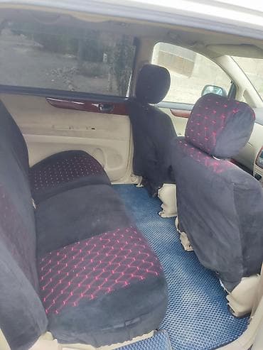 портер рядом: Toyota Ipsum: 2001 г., 2.4 л, Автомат, Бензин, Минивэн — 6