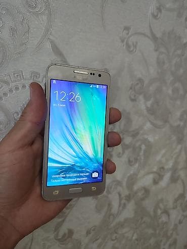 nokia magic max: Продаю Samsung Galaxy A3 2015 в золотистом цвете царапина только на — 1