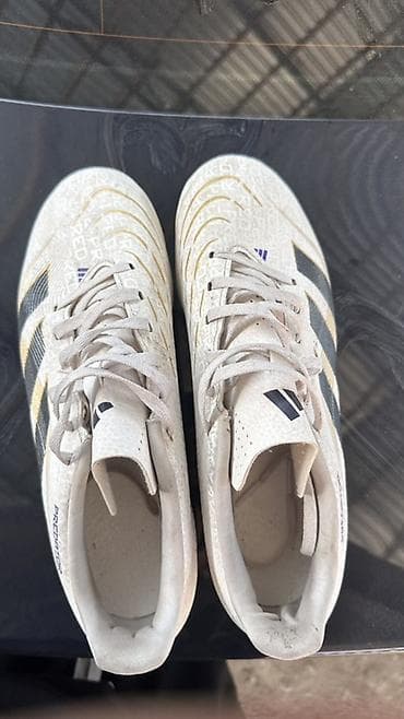 футбольные мячики: Футбольные бутсы adidas Predator - Модель: Predator (маркировка — 4