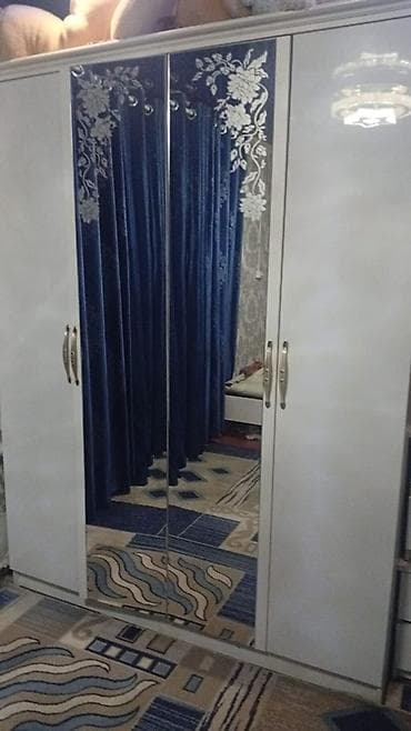 Шкаф-купе/распашной 4-дверный с зеркалами - Корпус и фасады: белый