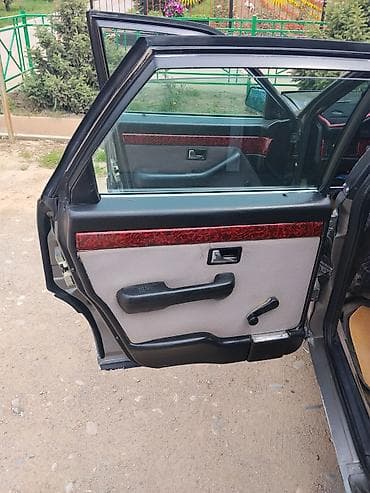 Унаа сатуу: Audi 100: 1988 г., Кол менен иштөөчү, Бензин, Седан — 5