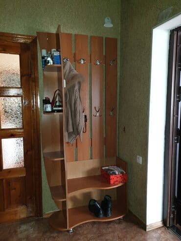 ами мебель прикроватные тумбочки: Кире бериш үчүн гарнитур, Колдонулган, Илгич, Күзгү, Тумба, түсү - Саргыч боз — 3