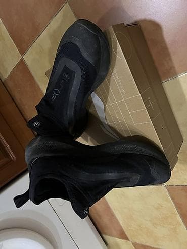 сменная обувь: Кроссовки без шнурков (слипоны) чёрные, на коробке. - Верх: дышащая — 3