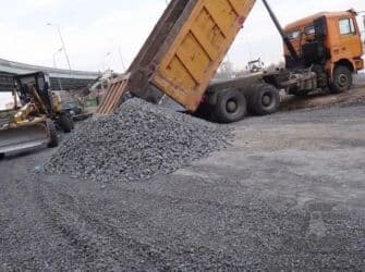 перчатки строительство: Самосвал, Доставка щебня, угля, песка, чернозема, отсев, без грузчика — 3