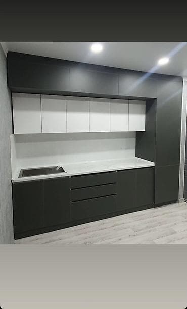 Современные кухонные гарнитуры на заказ - Прямые и Г‑образные at lalafo.kg Современные кухонные гарнитуры на заказ - Прямые и Г‑образные