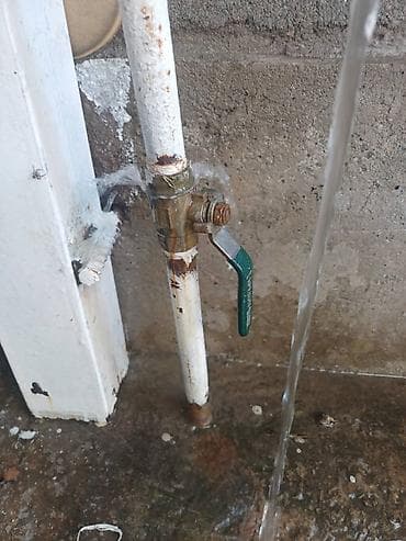 Сантехниктер: Сантехнические работы под ключ Услуги: - Прочистка канализации — 4