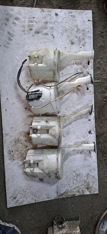 коробка на ист: Бачок Toyota 2005 г., Б/у, Оригинал, Япония — 2