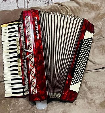 Аккордеон Weltmeister Stella, красный перламутровый корпус