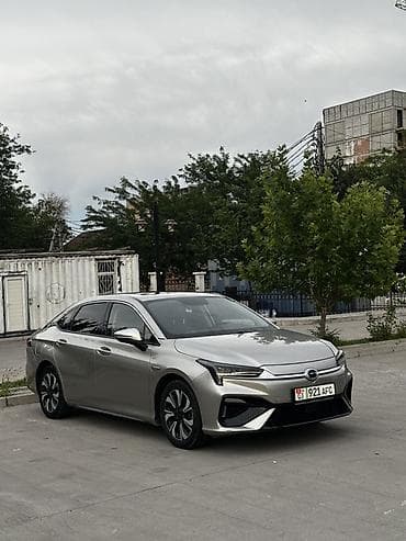 GAC: Электромобиль GAC AION Sсерый седан. Ключевые особенности: - — 3