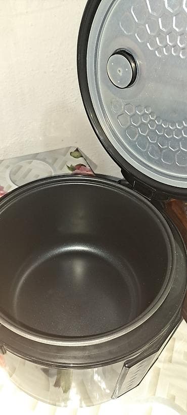 Мультиварка TriTower - Корпус из нержавеющей стали, удобная ручка для