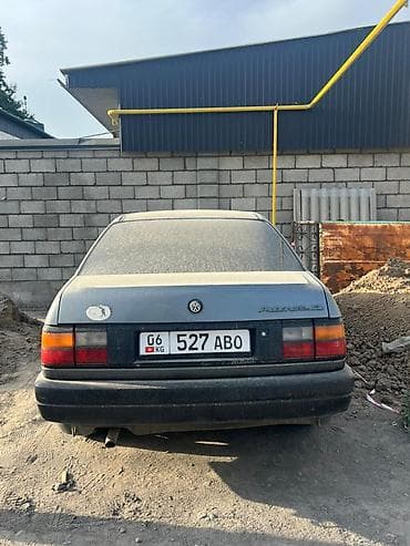 1 9 тди: Volkswagen Passat: 1989 г., 1.8 л, Кол менен иштөөчү, Бензин, Седан — 3