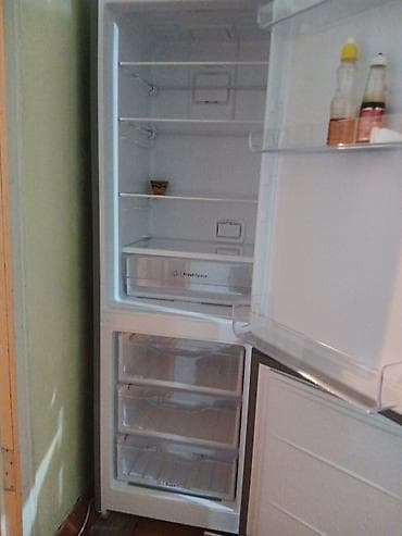 Техника и электроника: Белый двухкамерный холодильник Beko с морозильной камерой снизу — 2