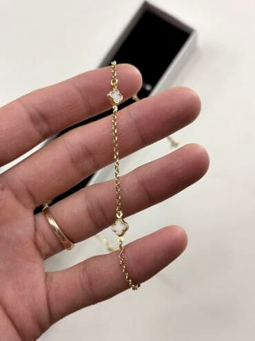 цепь золото: Золотая цепочка в стиле Van Cleef подчеркивает нежность Желтое золото — 2