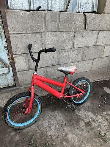 детская качалка: Детский велосипед BMX-стиля с колесами около 16 дюймов. - Рама и — 1