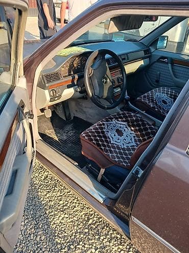 feng bao: Mercedes-Benz W124: 1992 г., Седан — 4