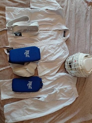 Комплект экипировки для единоборств. Состав: - Кимоно Adidas (куртка