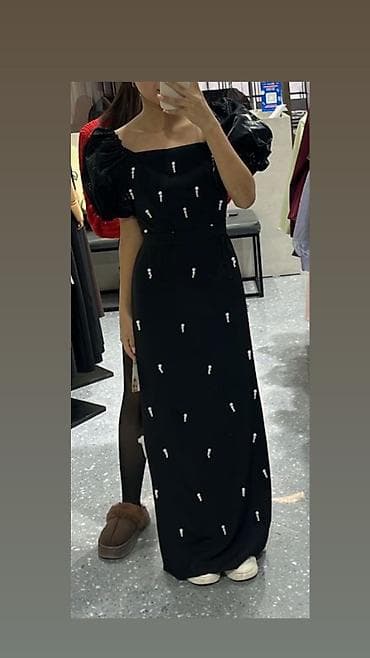 Баш кийимдер: Элегантное чёрное платье с жемчугом Стильное платье с жемчужным — 1