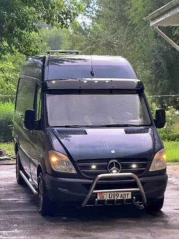 Транспорт: Mercedes-Benz Sprinter (средний база, высокий кузов), темно‑серый. 3 — 1