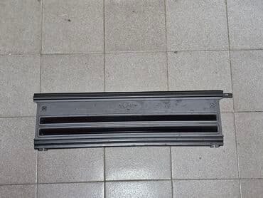 авто в нерабочем состоянии: Решетка радиатора Ford 1989 г., Б/у, Оригинал — 1