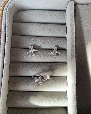 Набор Самолетики - 2500 сом.

Серебро 925.
 Размер 16-17