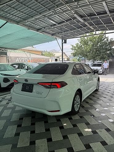 e60 bmw: Toyota Corolla: 2022 г., 1.8 л, Гибрид, Седан — 4