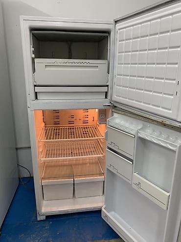 fridge: Холодильник Biryusa, Б/у, Двухкамерный, De frost (капельный), 57 * 140 * 55 — 2