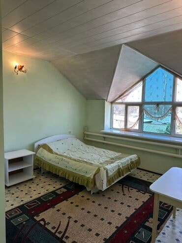каракол гостевой дом: 3 комнаты, Душевая кабина, Постельное белье, Парковка — 1