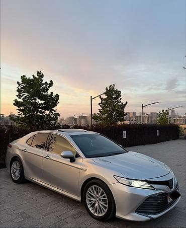 70: Toyota Camry: 2019 г., Гибрид — 1