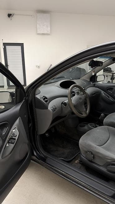 тойота приус с: Toyota Yaris: 1999 г., 1 л, Механика, Бензин, Купе — 8