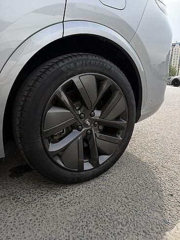 byd e9: Lixiang L7: 2023 г., 1.5 л, Автомат, Электромобиль, Кроссовер — 6