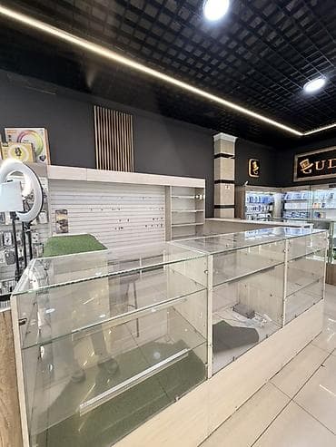 ричард: Продается островок в ТЦ ГУМ 1-этаж Самое проходимое место. 10кв.м — 1