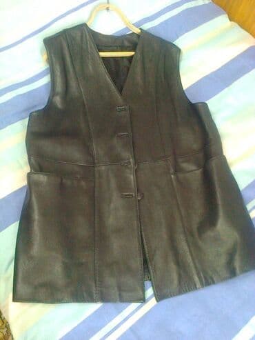 кожаная жилетка: Жилетка, кожа. Одета несколько раз (см. петли). Размер 50, на — 1