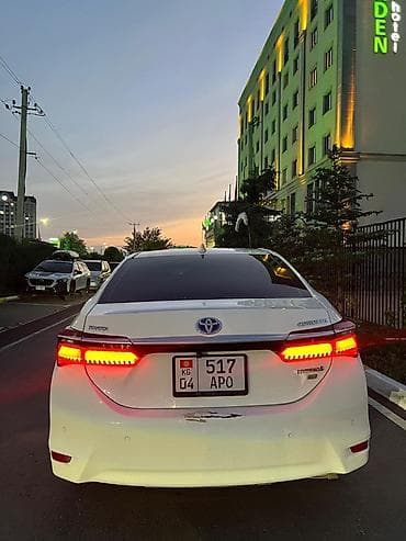e2 byd: Toyota Corolla: 2018 г., 1.8 л, Автомат, Гибрид, Седан — 4