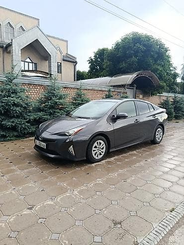малометражки авто: Toyota Prius: 2018 г., 1.8 л, Вариатор, Гибрид, Хэтчбэк — 1