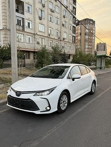 892 2: Toyota Corolla: 2023 г., 1.8 л, Автомат, Гибрид, Седан — 1