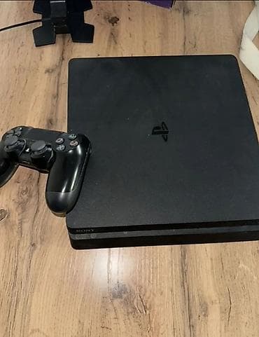 Игровая консоль Sony PlayStation 4 Slim с двумя беспроводным геймпадом