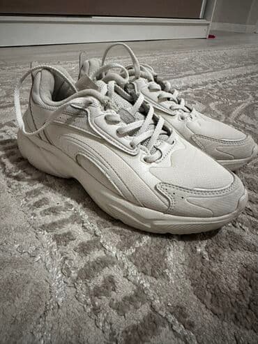 белорусская обувь на широкую ногу: Бесплатно отдам Универсальные кроссовки в светло‑белом цвете - — 2