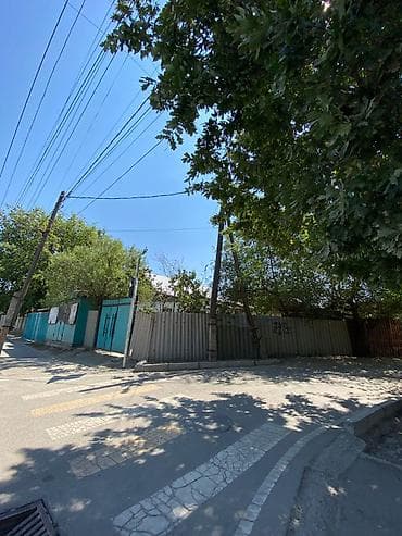 сдаю кухню: Полдома с двором и входом с улицы через калитку и распашные ворота из — 1