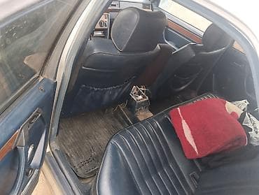 перекур аккумулятор: Mercedes-Benz W124: 1988 г. — 10