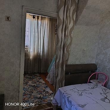 дом с швейный цехом: Просторный частный дом с большим крытым двором/навесом. Токмак — 3