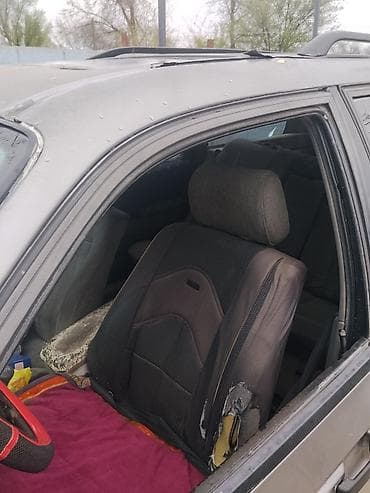 авто в такси: Volkswagen Passat Variant: 1993 г., Универсал — 4