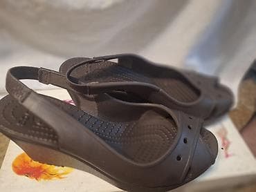 Босоножки, 36, Crocs, Новый, цвет - Коричневый at lalafo.kg Босоножки, 36, Crocs, Новый, цвет - Коричневый