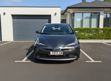 Toyota Prius: 2019 г., 1.8 л, Вариатор, Гибрид, Седан