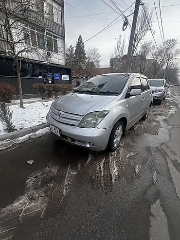 Toyota ist: 2004 г., 1.3 л, Автомат, Бензин, Хэтчбэк