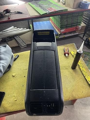 Аксессуары для салона: Подлокотник Lexus, цвет - Черный, Б/у — 3