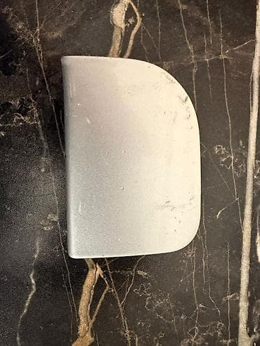 Заглушка бампера Toyota, Б/у, Оригинал at lalafo.kg Заглушка бампера Toyota, Б/у, Оригинал